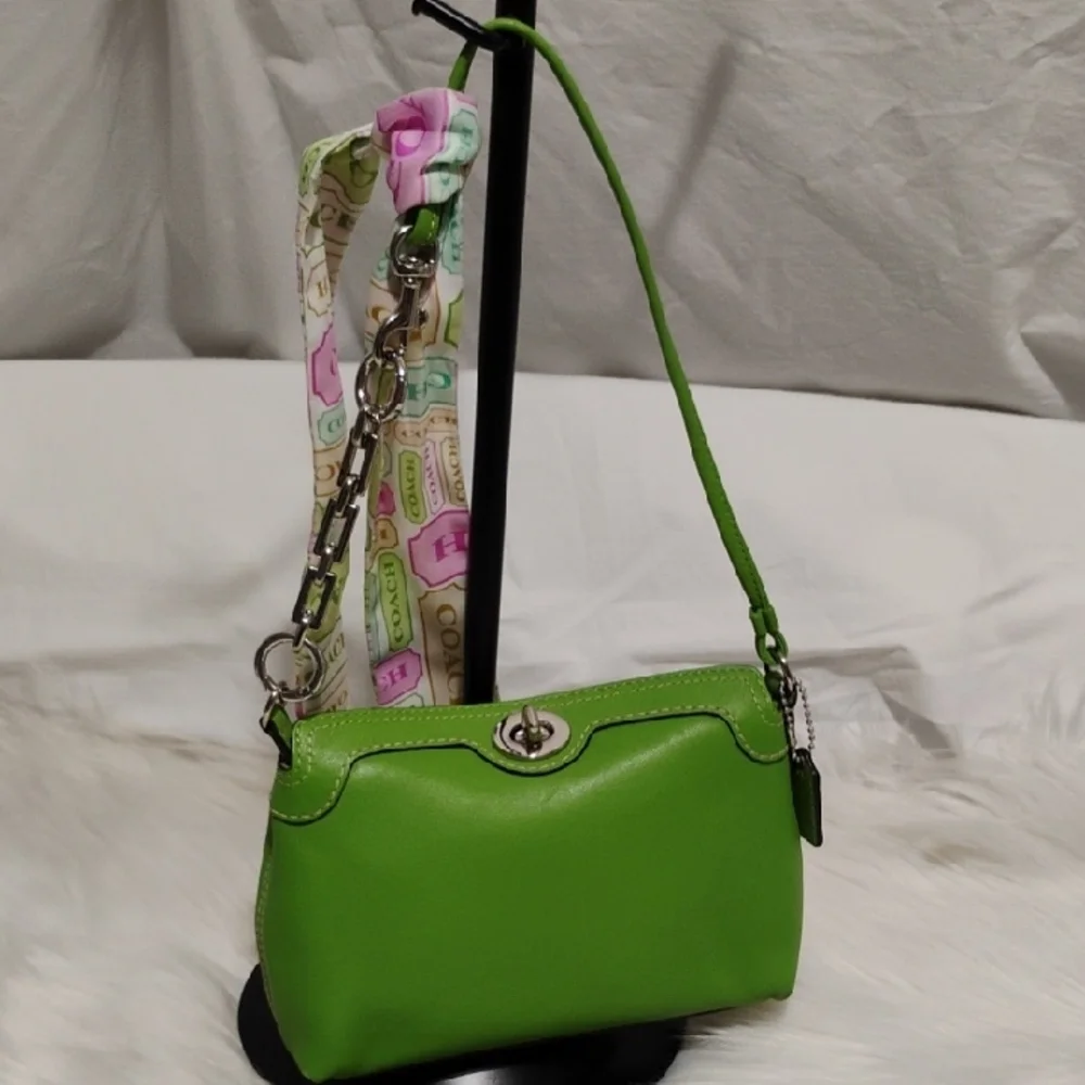 SALE! Auth Coach Mini ๐ Green Shoulder Bag W Scarf & Hangtag & Extender - Picture 11 of 13